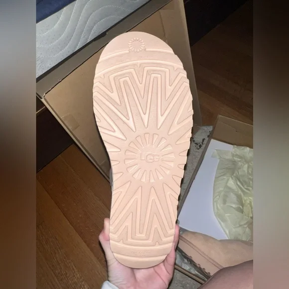 BRAND NEW UGG boots - Picture 5 of 5